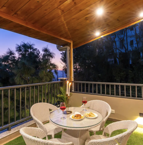 Scenic 3 BR Villa near Kasauli with WiFi, Cook, TV, etc
